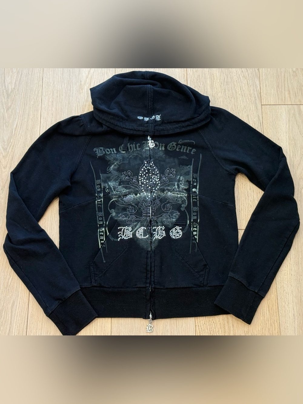 NWOT Y2K BCBG Rhinestone Graphic Zip Hoodie Size M Vintage Classic Streetwear
